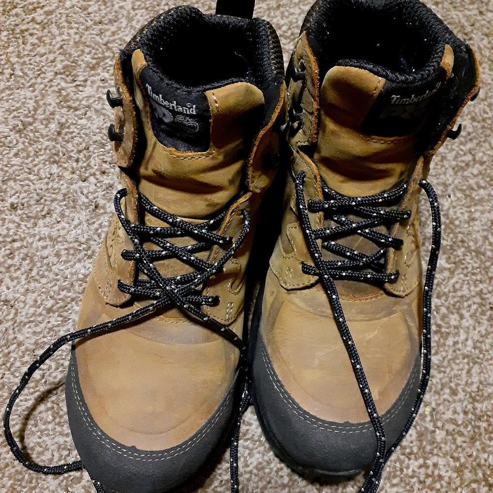 Steel toe work shoes